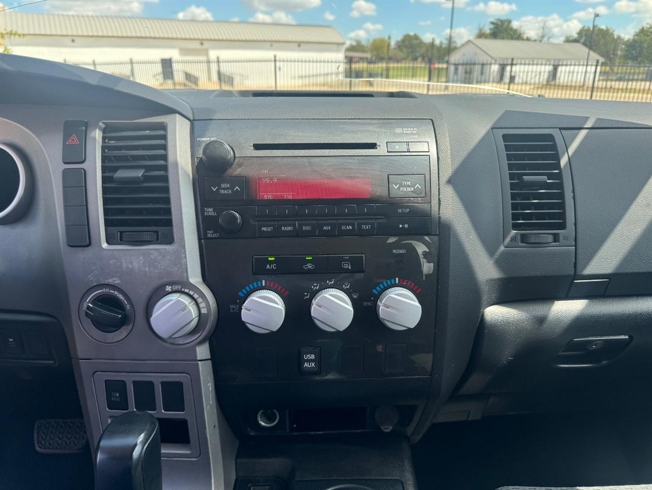 Toyota Tundra Tundra-Grade Double Cab 4.6L 4WD 2011