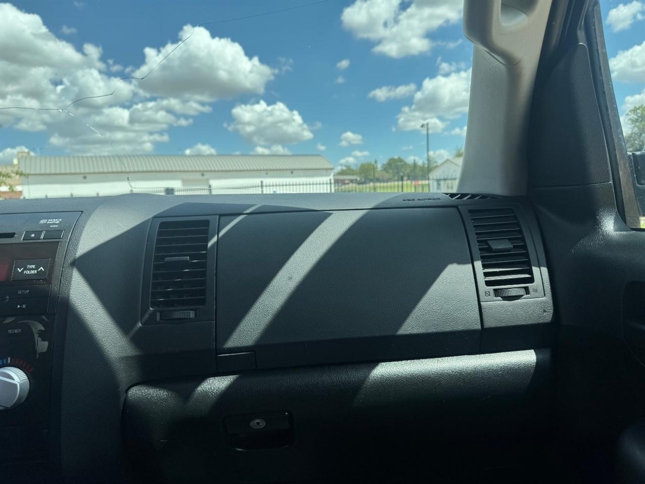 Toyota Tundra Tundra-Grade Double Cab 4.6L 4WD 2011
