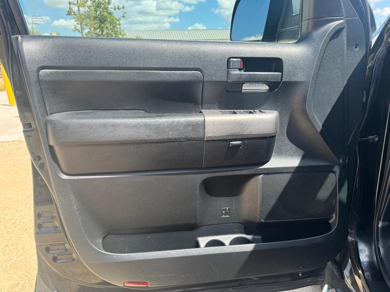 Toyota Tundra Tundra-Grade Double Cab 4.6L 4WD 2011