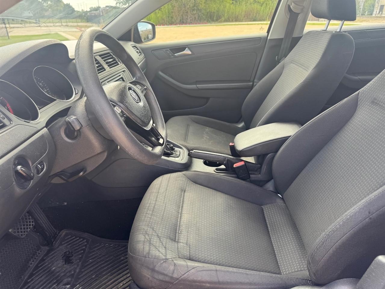 Volkswagen Jetta 1.4T S 6A 2016