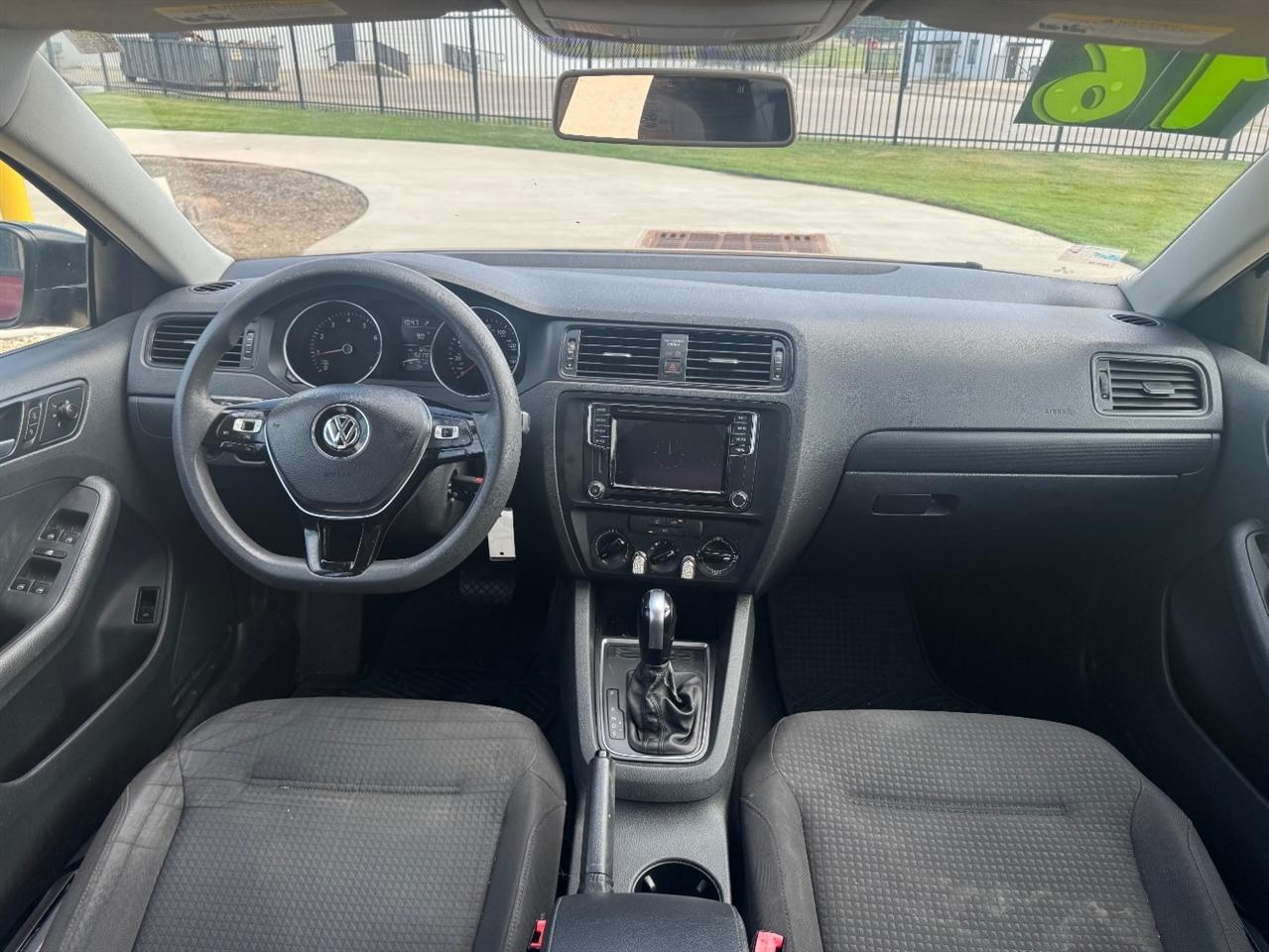 Volkswagen Jetta 1.4T S 6A 2016