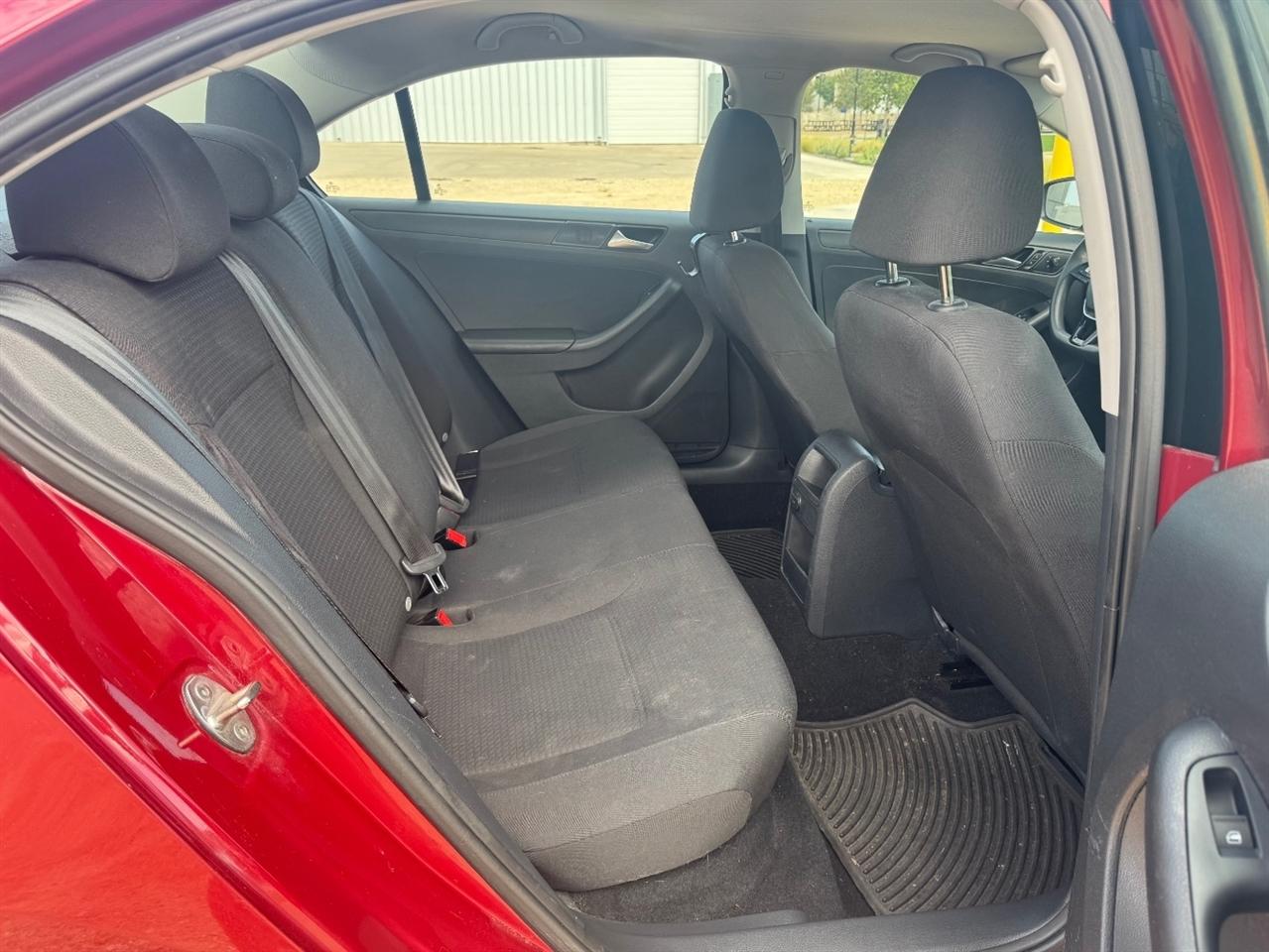 Volkswagen Jetta 1.4T S 6A 2016