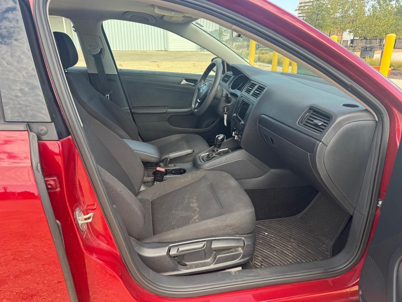 Volkswagen Jetta 1.4T S 6A 2016