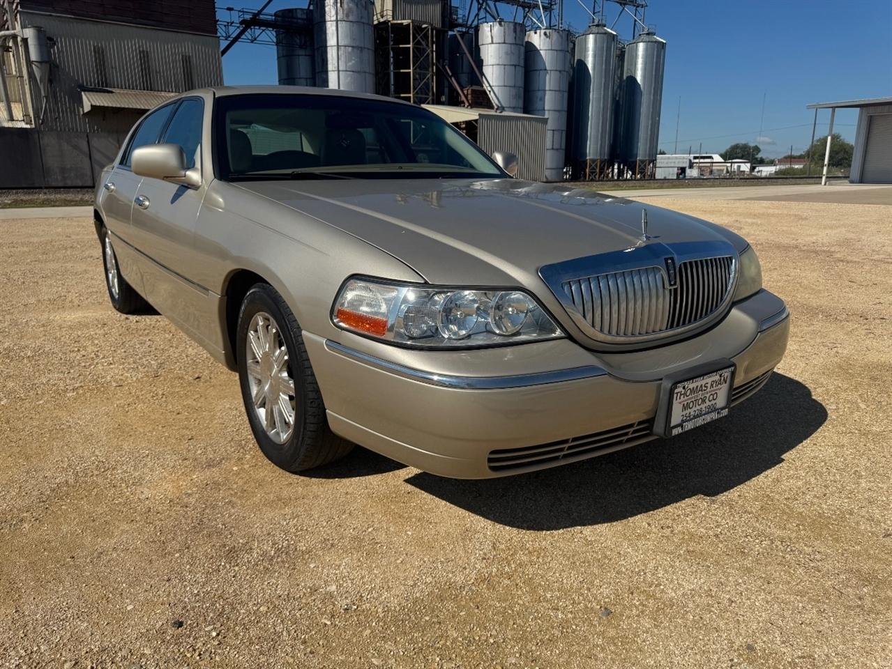 2011 Lincoln Town Car Signature Limited