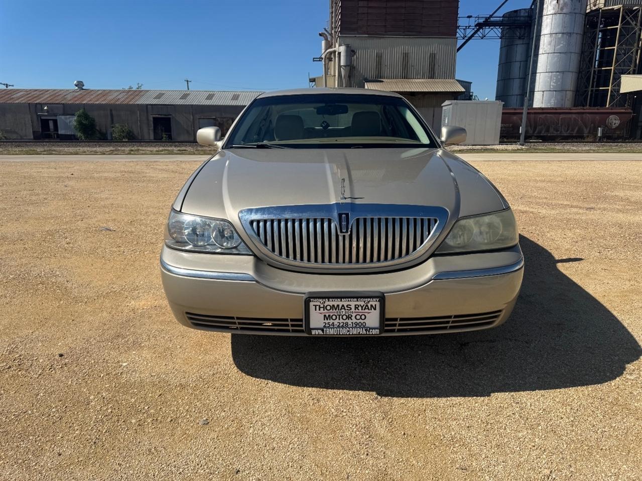 Lincoln Town Car Signature Limited 2011