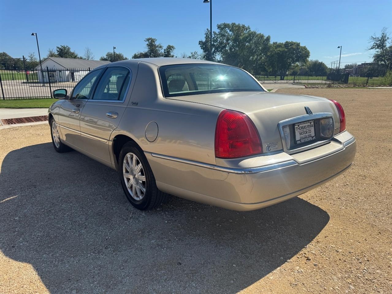 Lincoln Town Car Signature Limited 2011