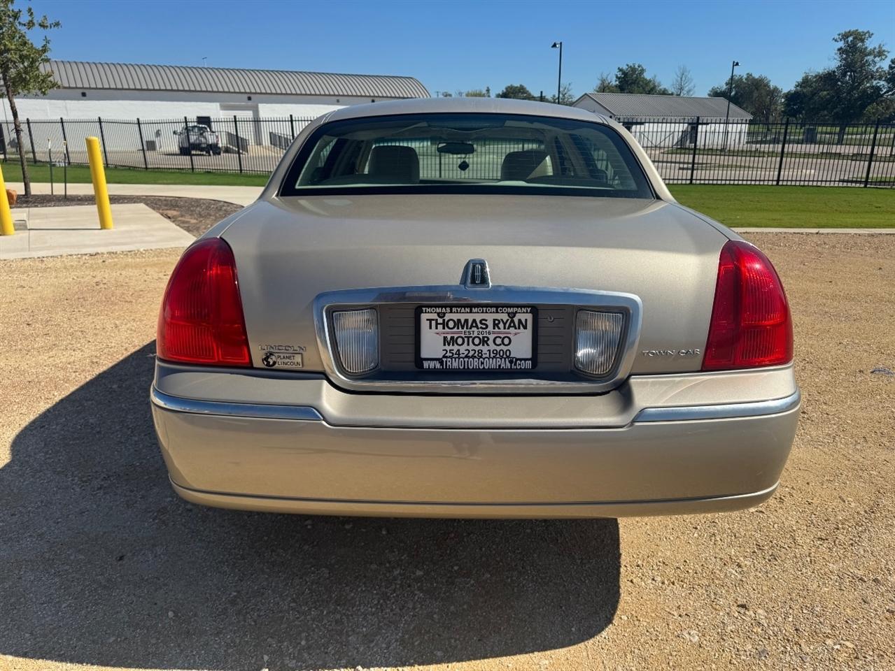Lincoln Town Car Signature Limited 2011