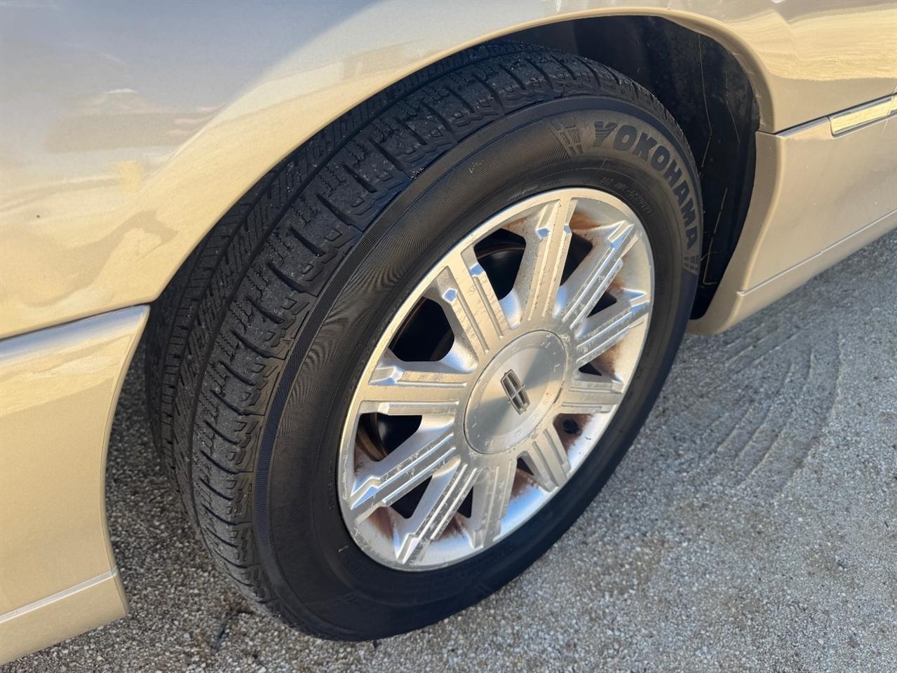 Lincoln Town Car Signature Limited 2011