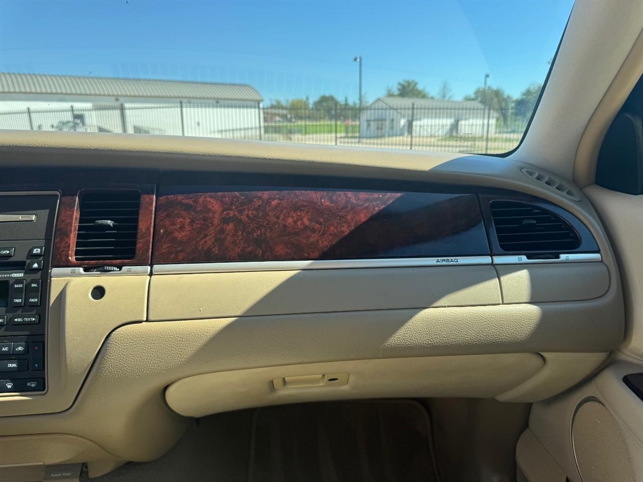 Lincoln Town Car Signature Limited 2011