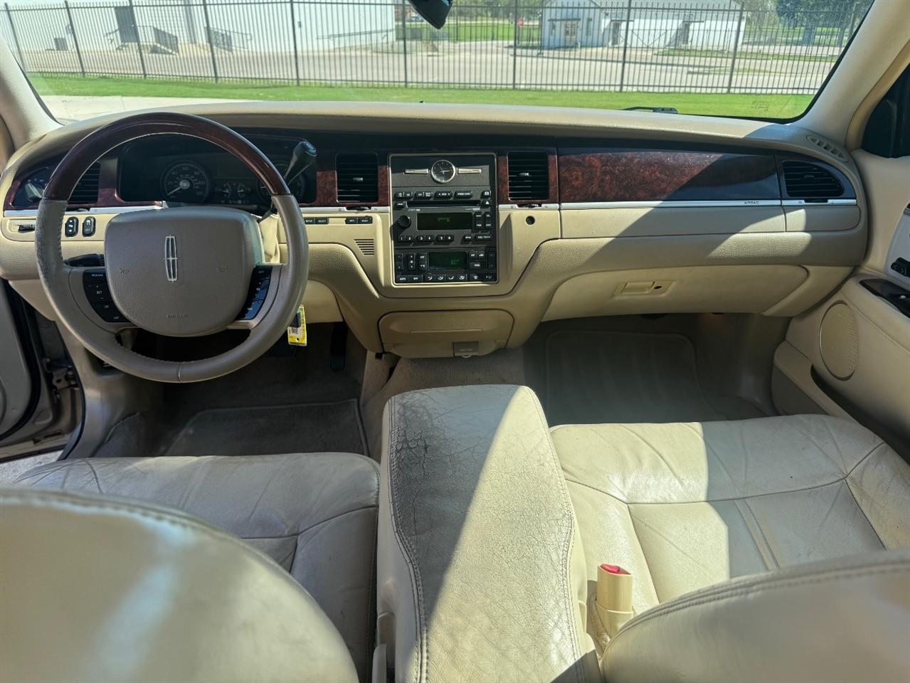 Lincoln Town Car Signature Limited 2011