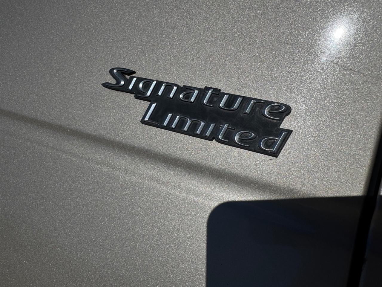 Lincoln Town Car Signature Limited 2011