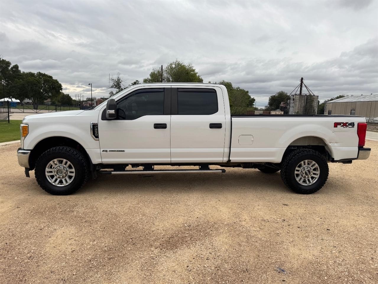 Ford F-250 SD XL Crew Cab 4WD 2017