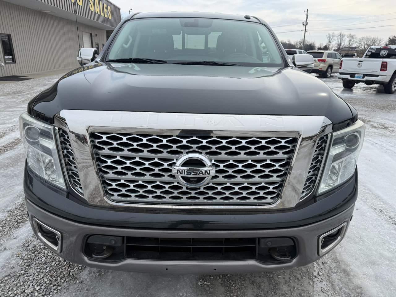 Nissan Titan Platinum Reserve Crew Cab 4WD 2017