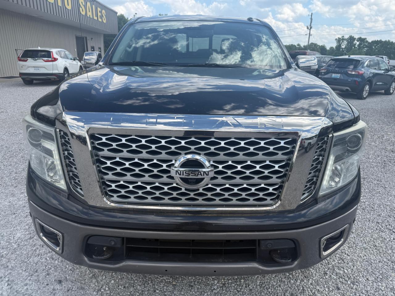 Nissan Titan Platinum Reserve Crew Cab 4WD 2017