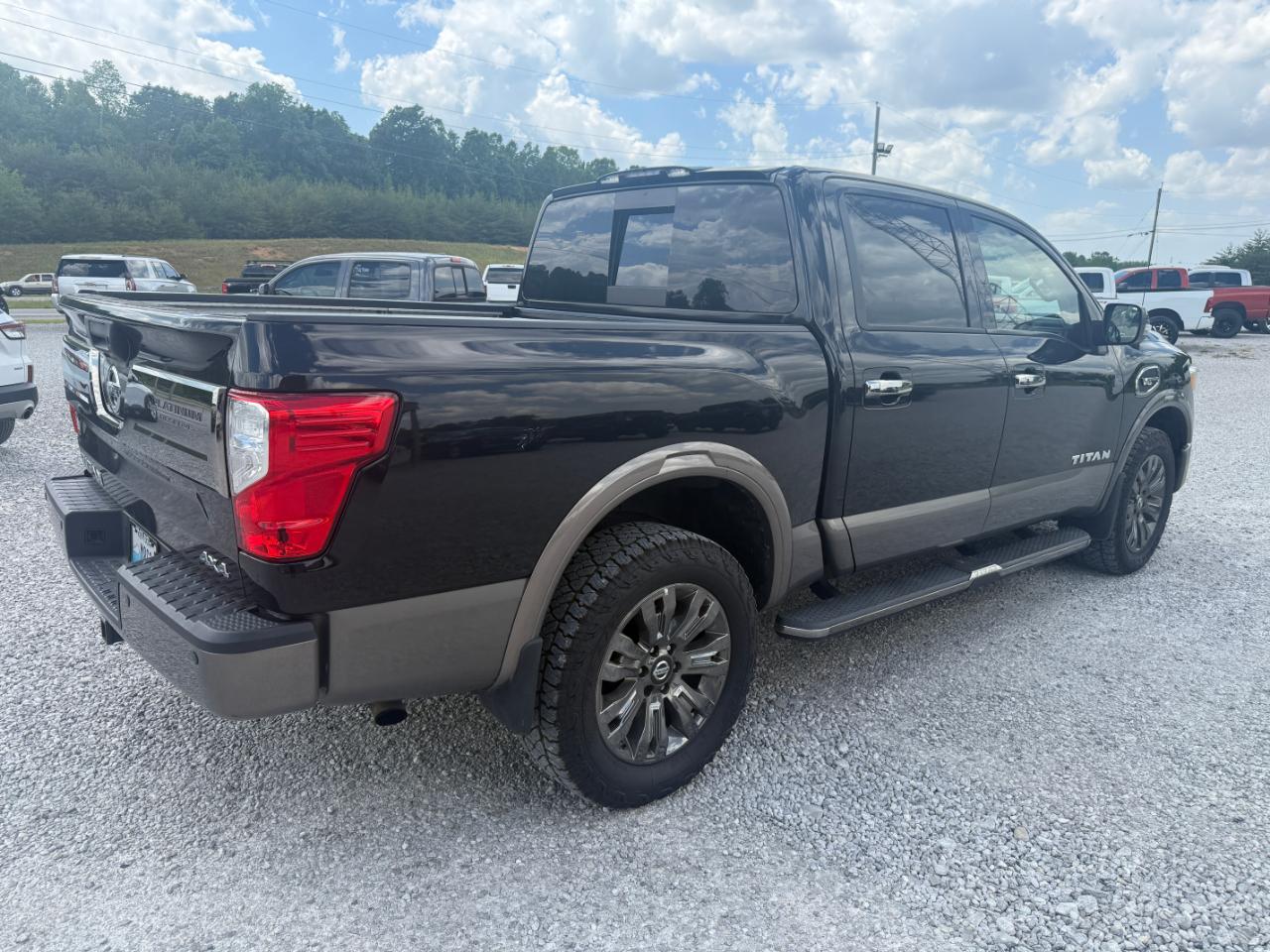 Nissan Titan Platinum Reserve Crew Cab 4WD 2017