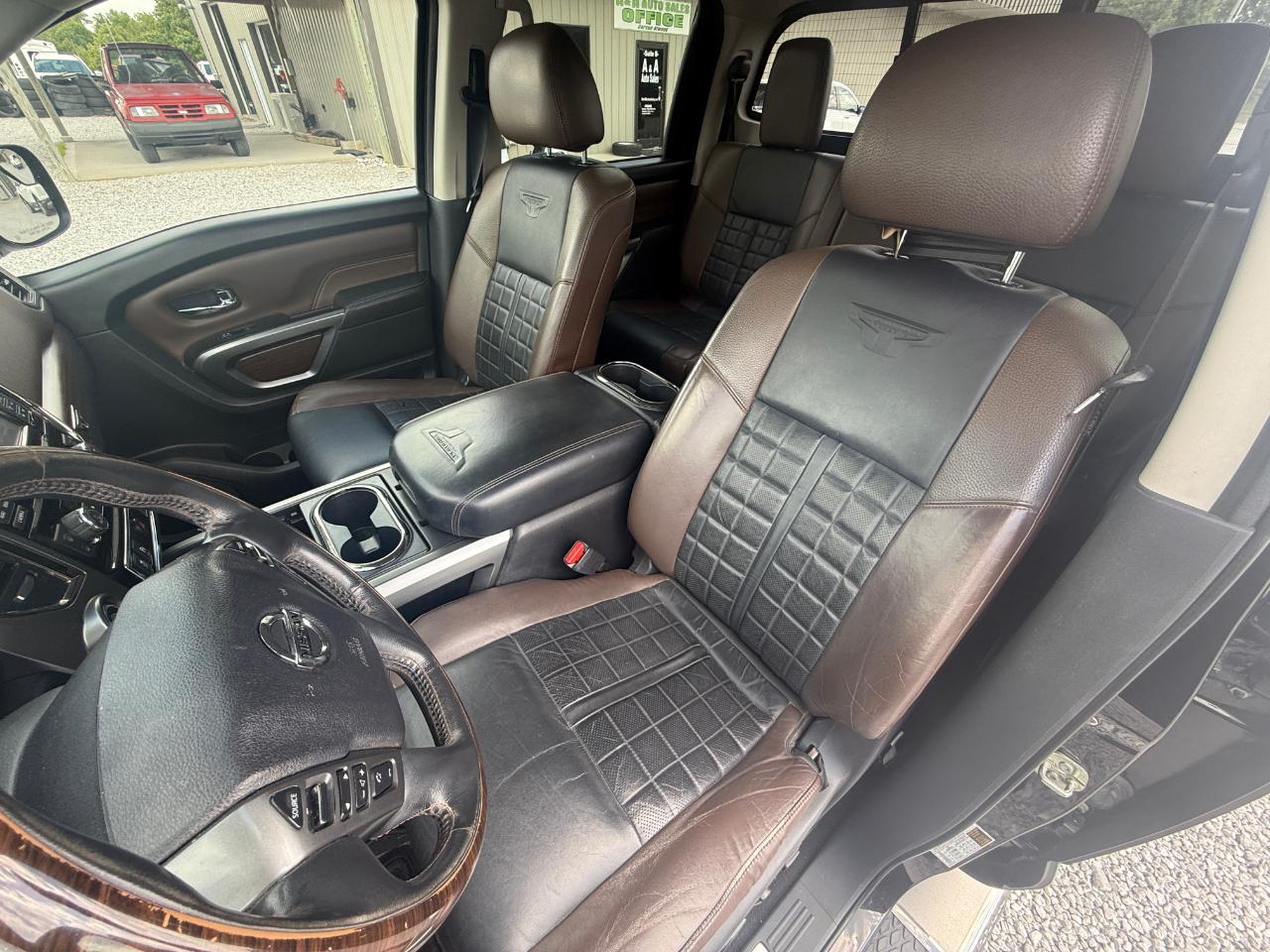 Nissan Titan Platinum Reserve Crew Cab 4WD 2017