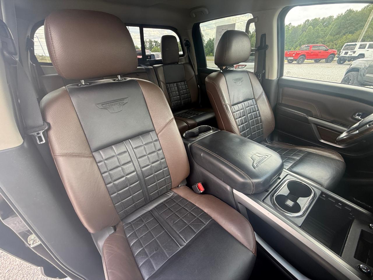 Nissan Titan Platinum Reserve Crew Cab 4WD 2017