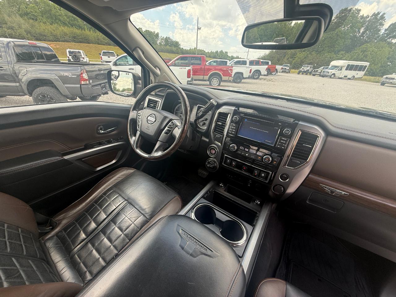 Nissan Titan Platinum Reserve Crew Cab 4WD 2017