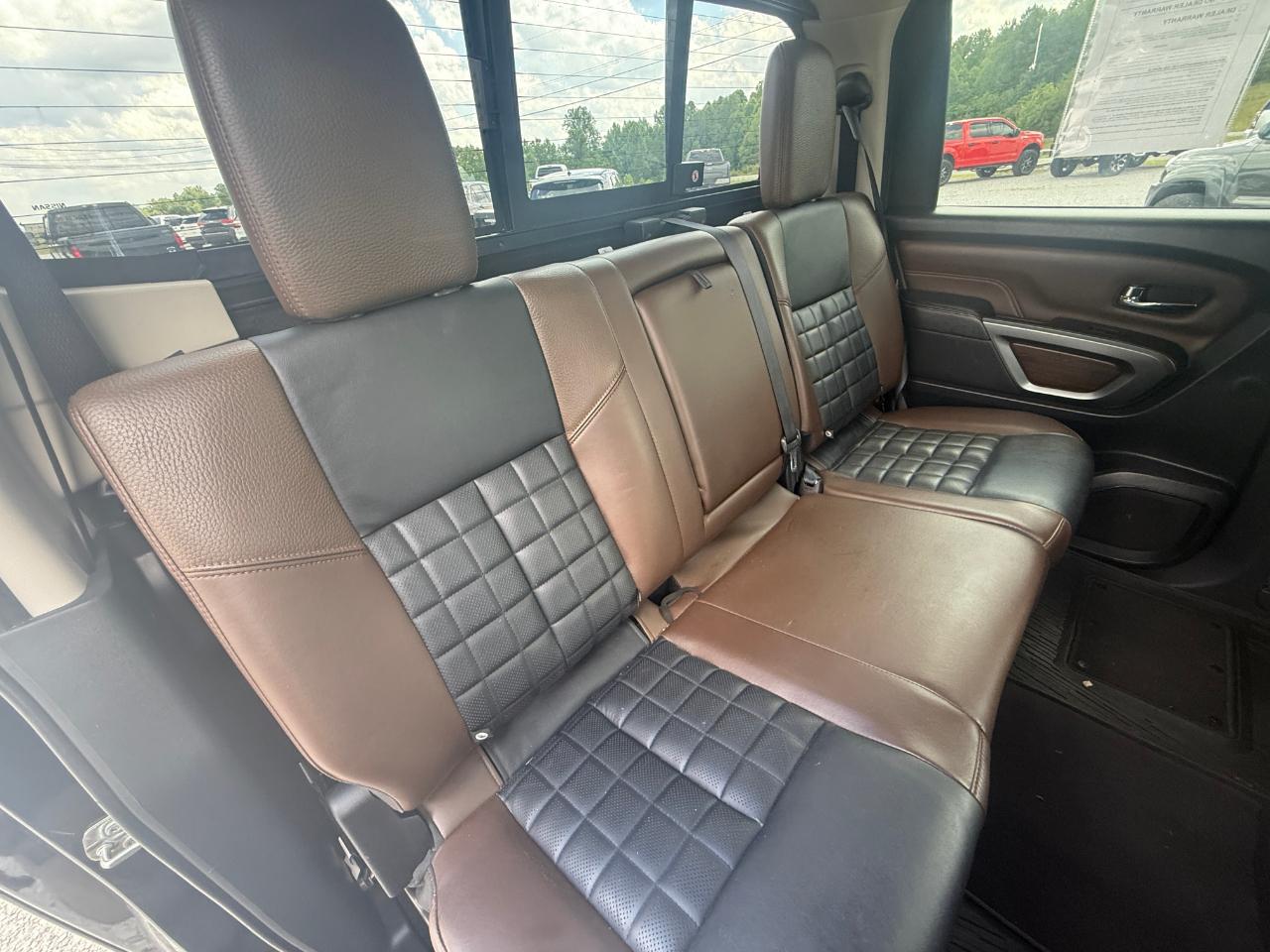 Nissan Titan Platinum Reserve Crew Cab 4WD 2017