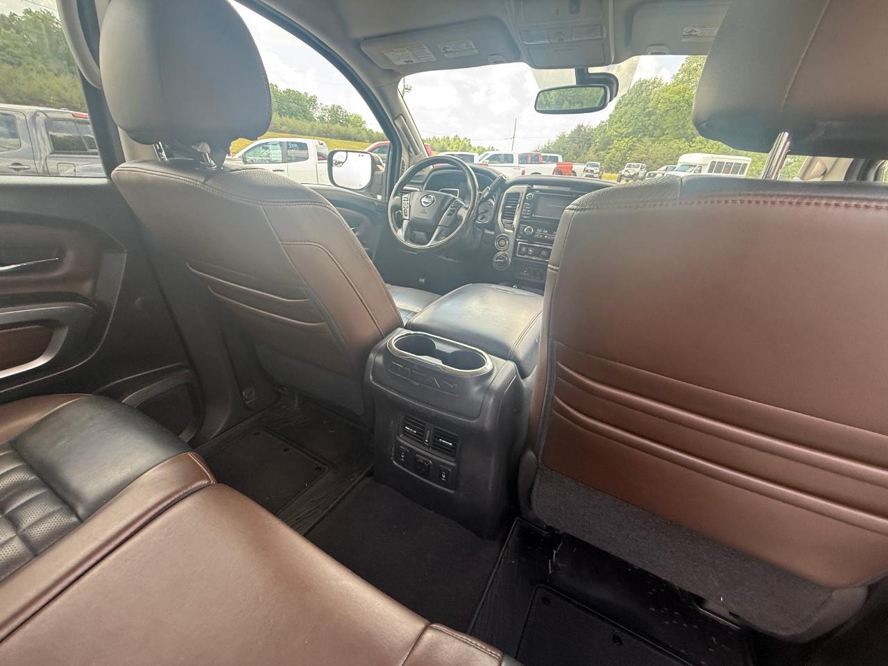 Nissan Titan Platinum Reserve Crew Cab 4WD 2017