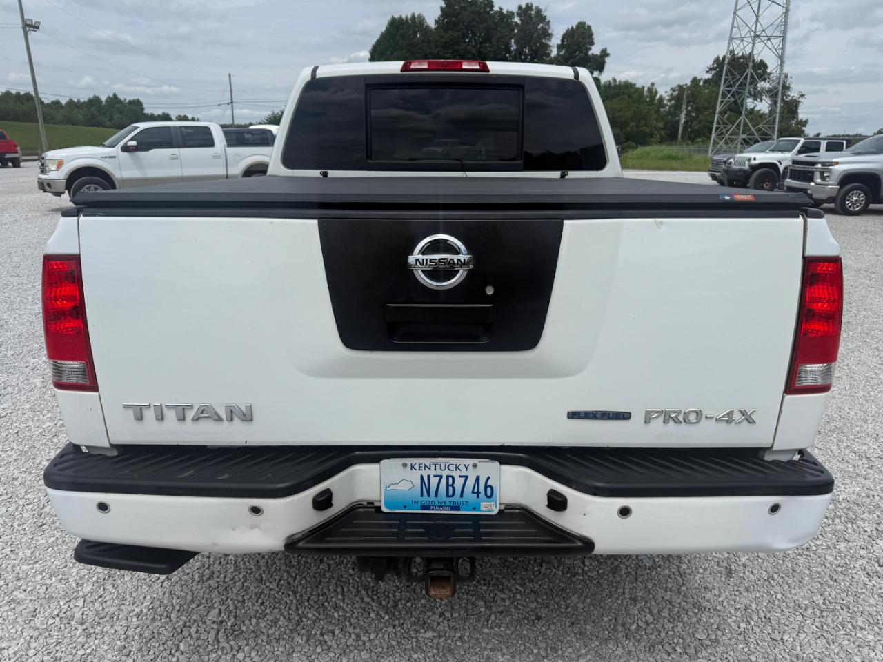 Nissan Titan PRO-4X Crew Cab 4WD 2011