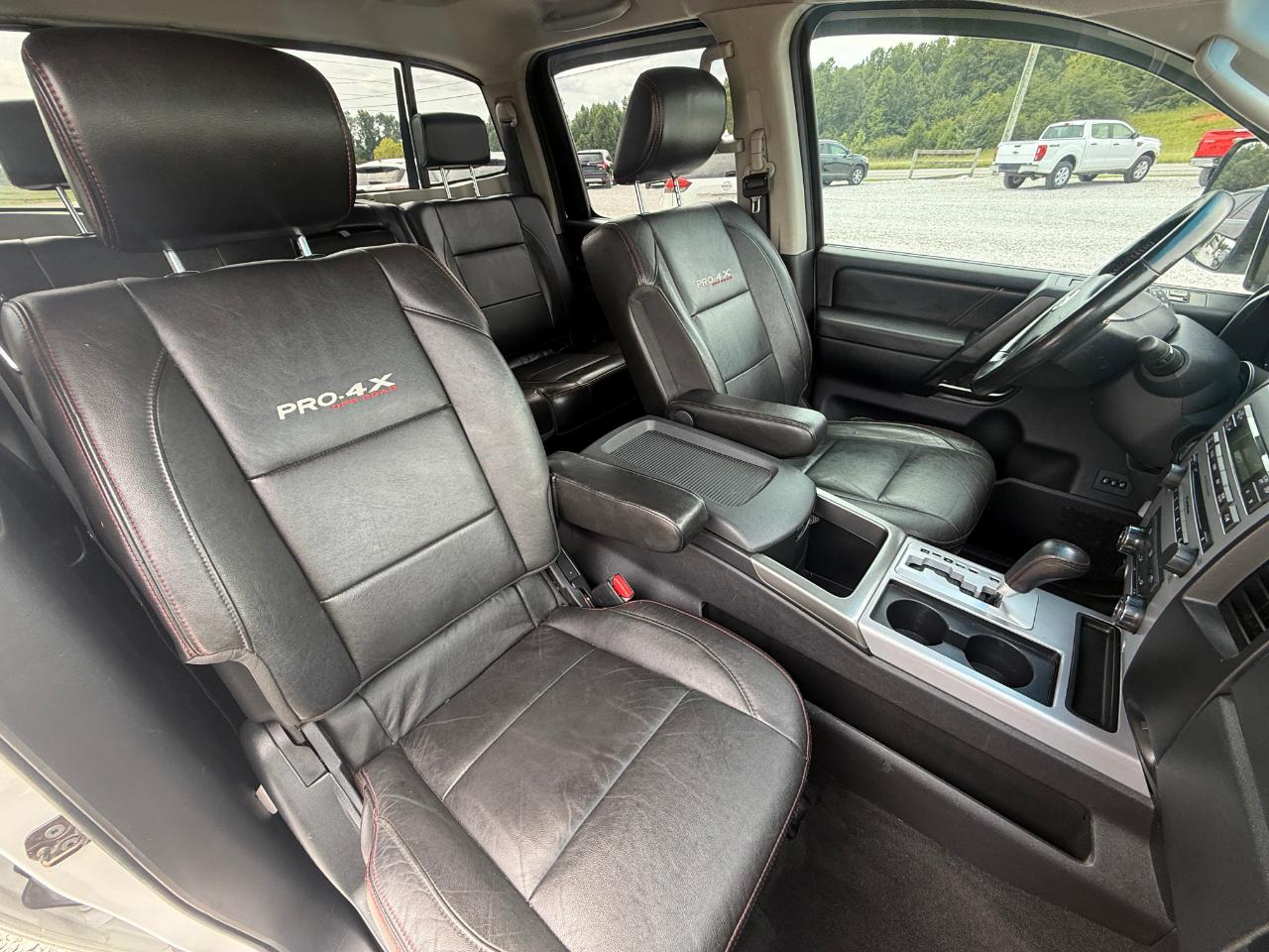 Nissan Titan PRO-4X Crew Cab 4WD 2011
