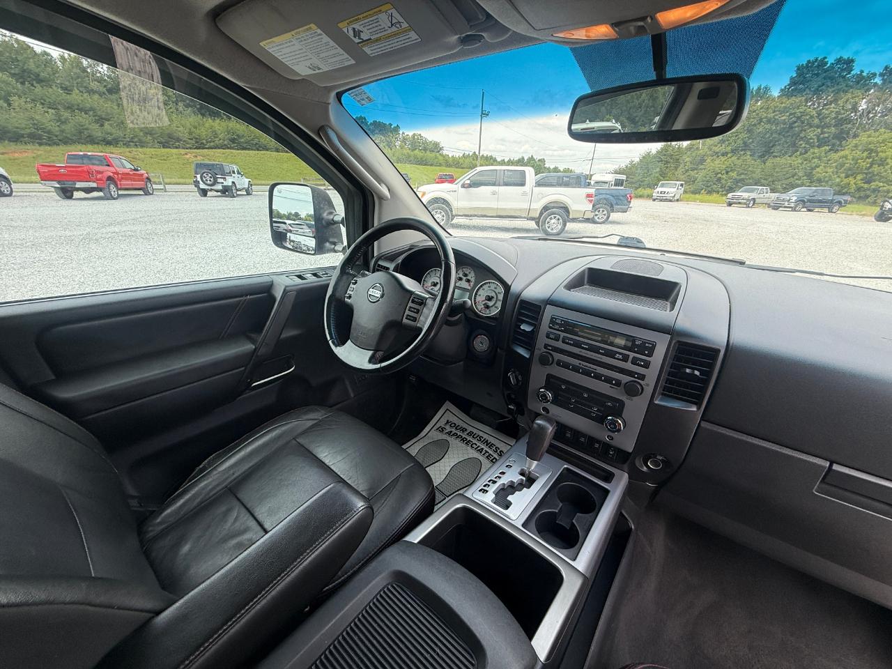 Nissan Titan PRO-4X Crew Cab 4WD 2011