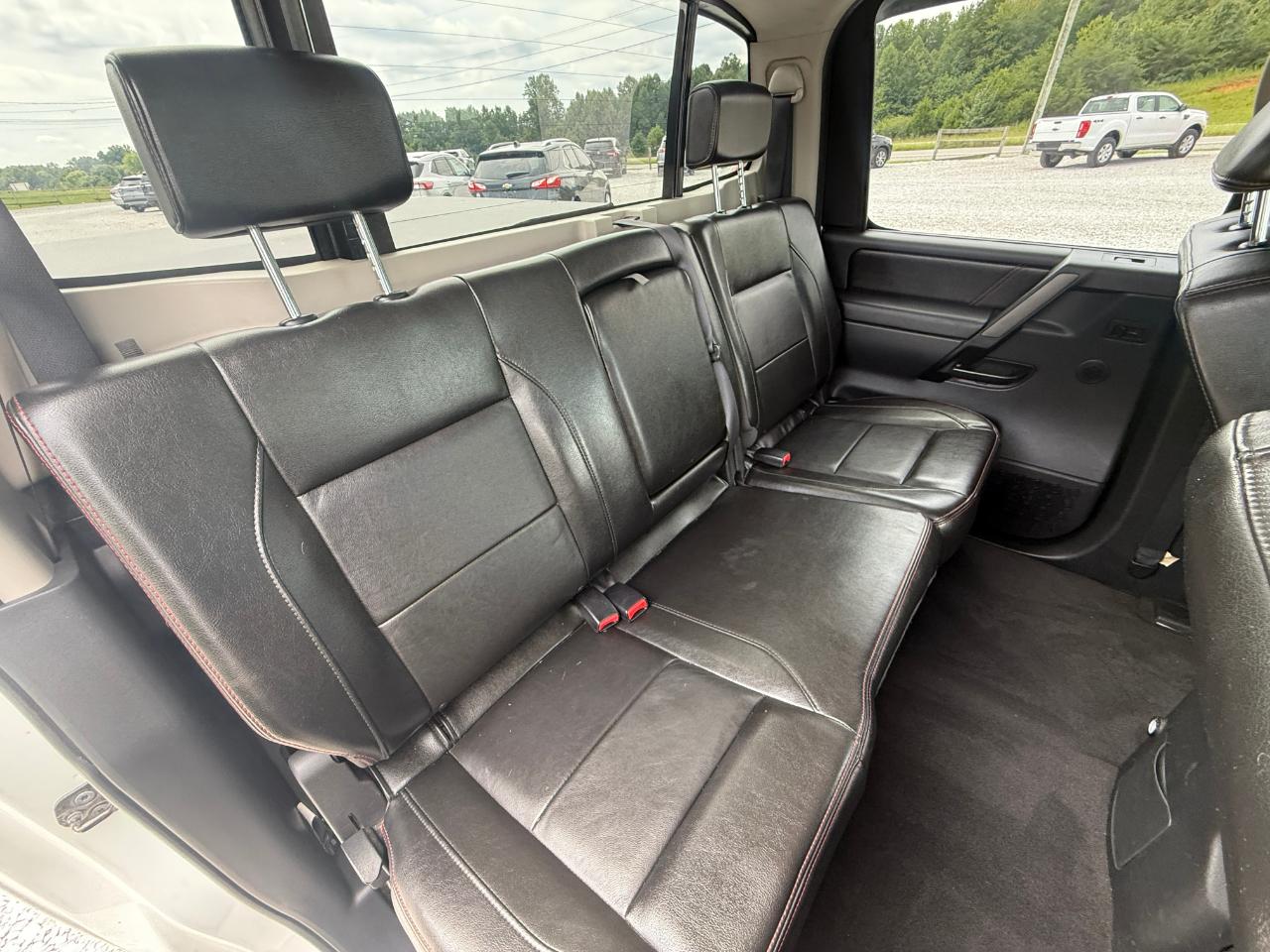 Nissan Titan PRO-4X Crew Cab 4WD 2011