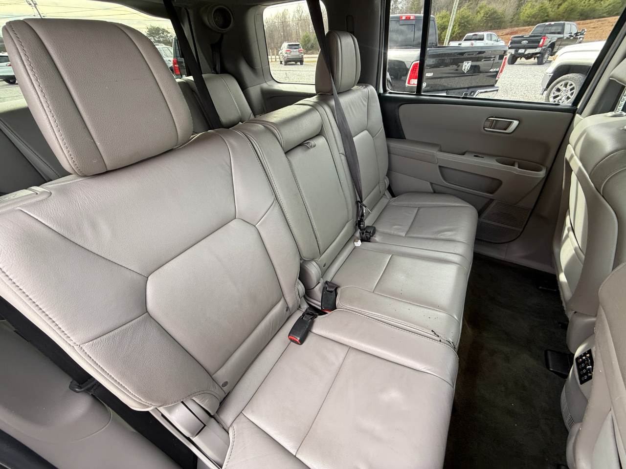 Honda Pilot Touring 4WD with DVD 2014