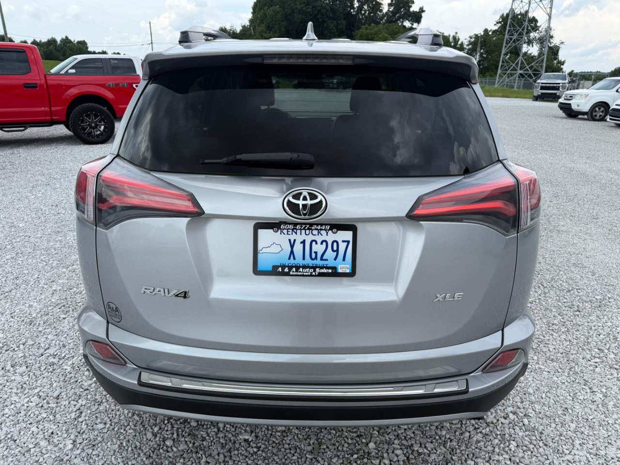 Toyota RAV4 XLE FWD 2017