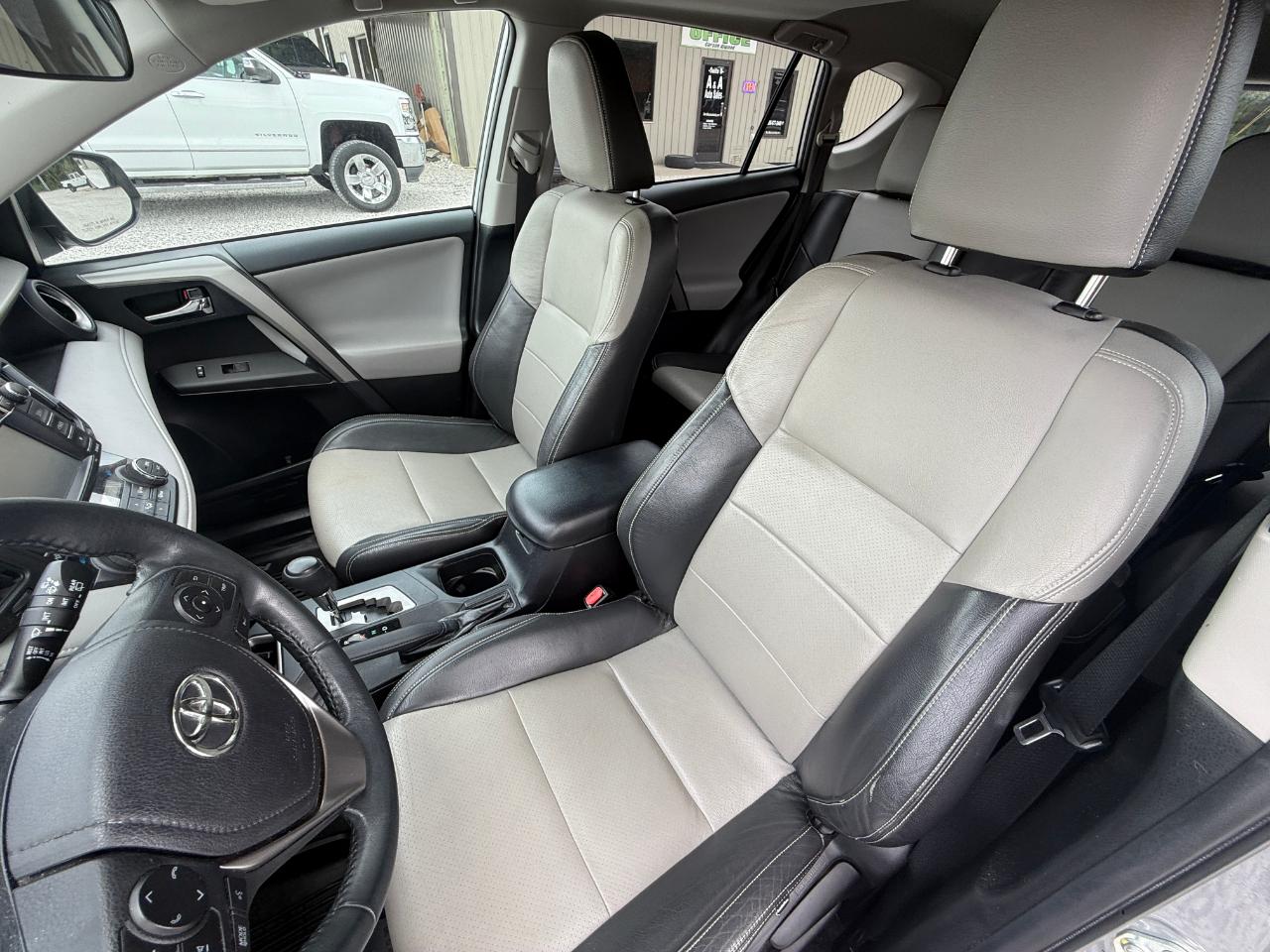 Toyota RAV4 XLE FWD 2017
