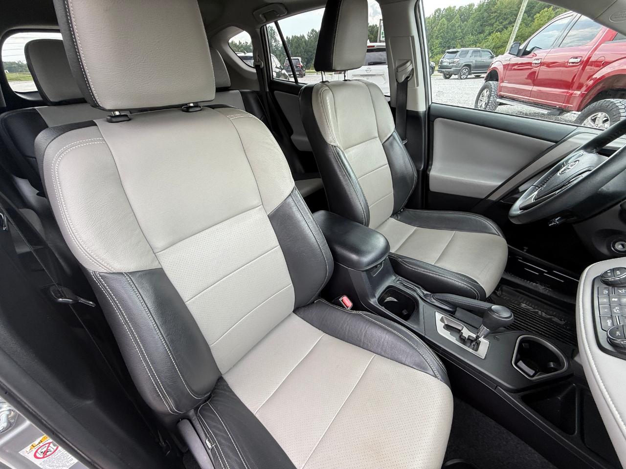 Toyota RAV4 XLE FWD 2017