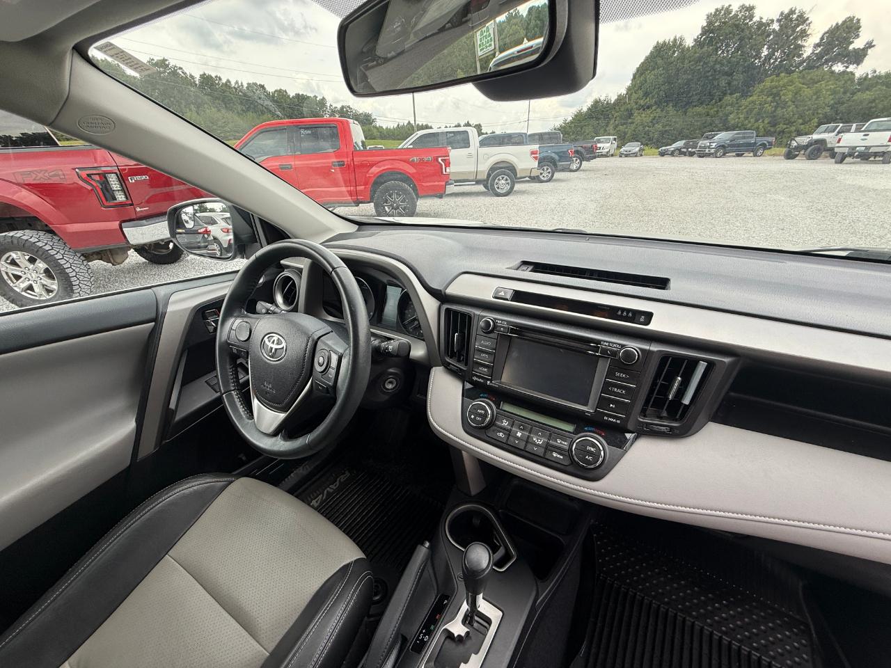 Toyota RAV4 XLE FWD 2017