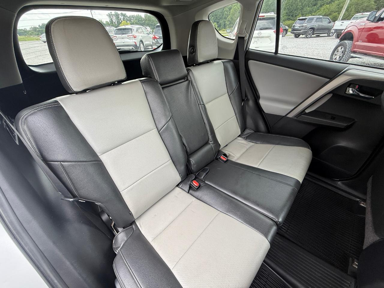 Toyota RAV4 XLE FWD 2017