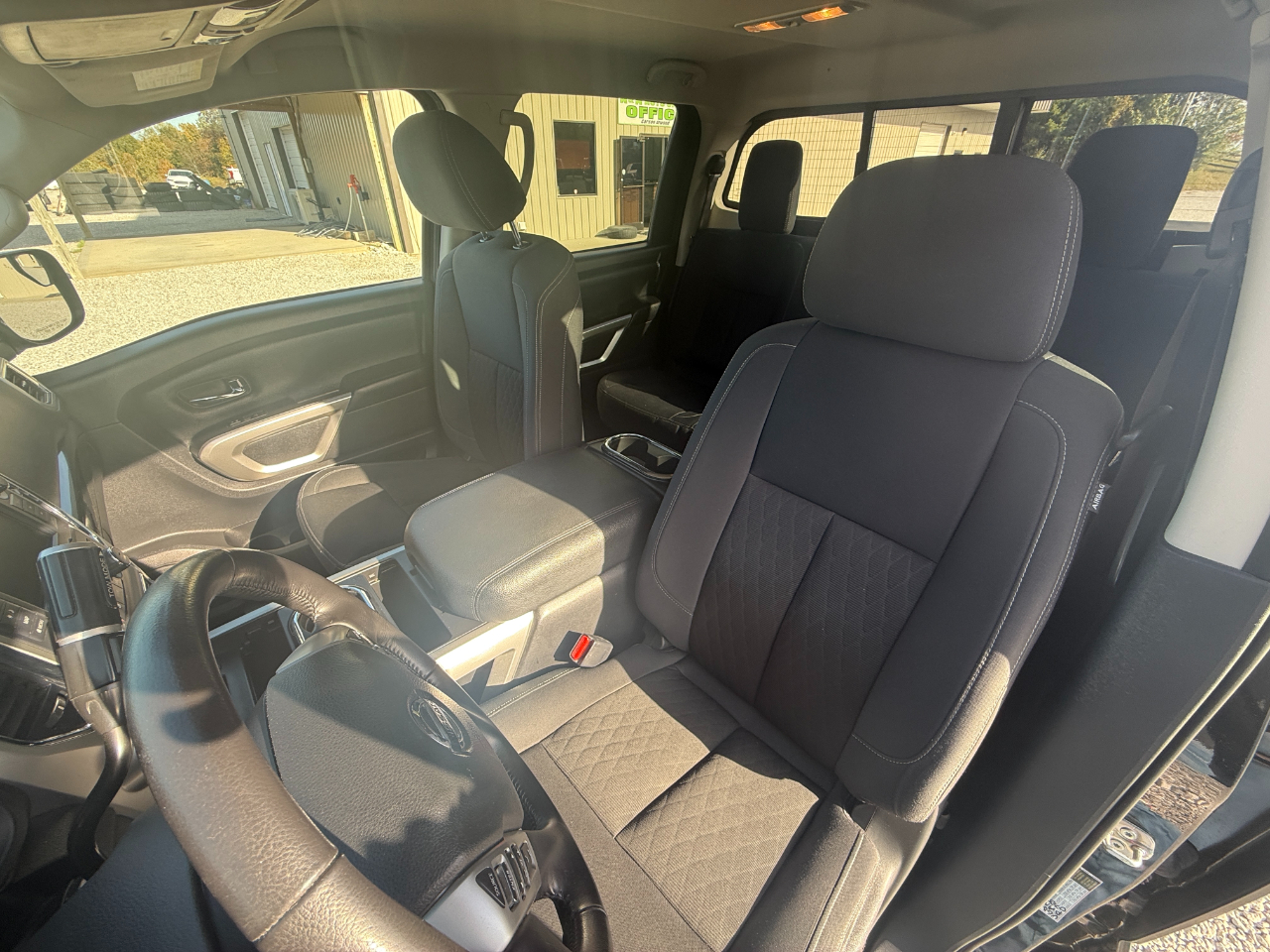 Nissan Titan SV Crew Cab 4WD 2019