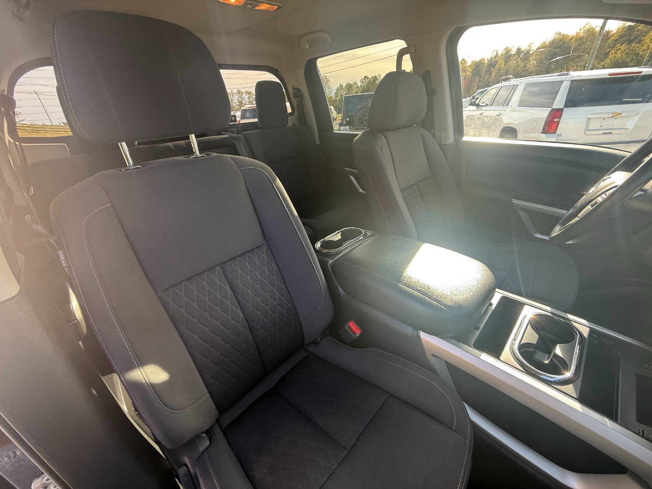 Nissan Titan SV Crew Cab 4WD 2019