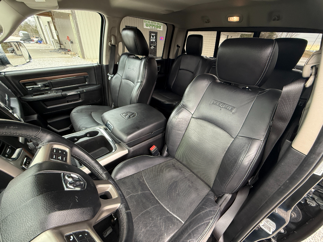 RAM 1500 Laramie Crew Cab SWB 4WD 2015