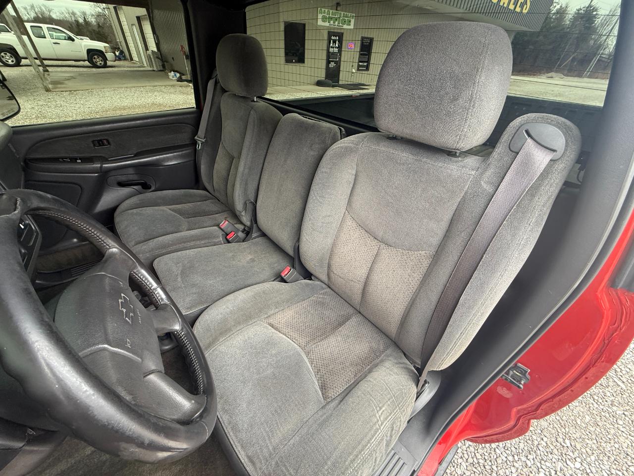 Chevrolet Silverado 1500 LS 4WD 2003