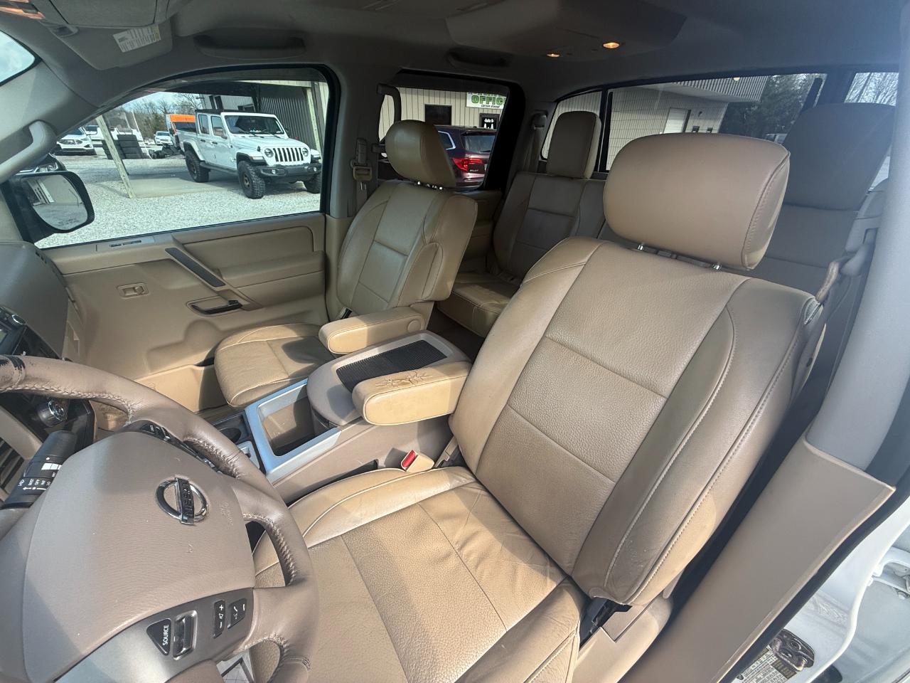 Nissan Titan SL Crew Cab 4WD 2013