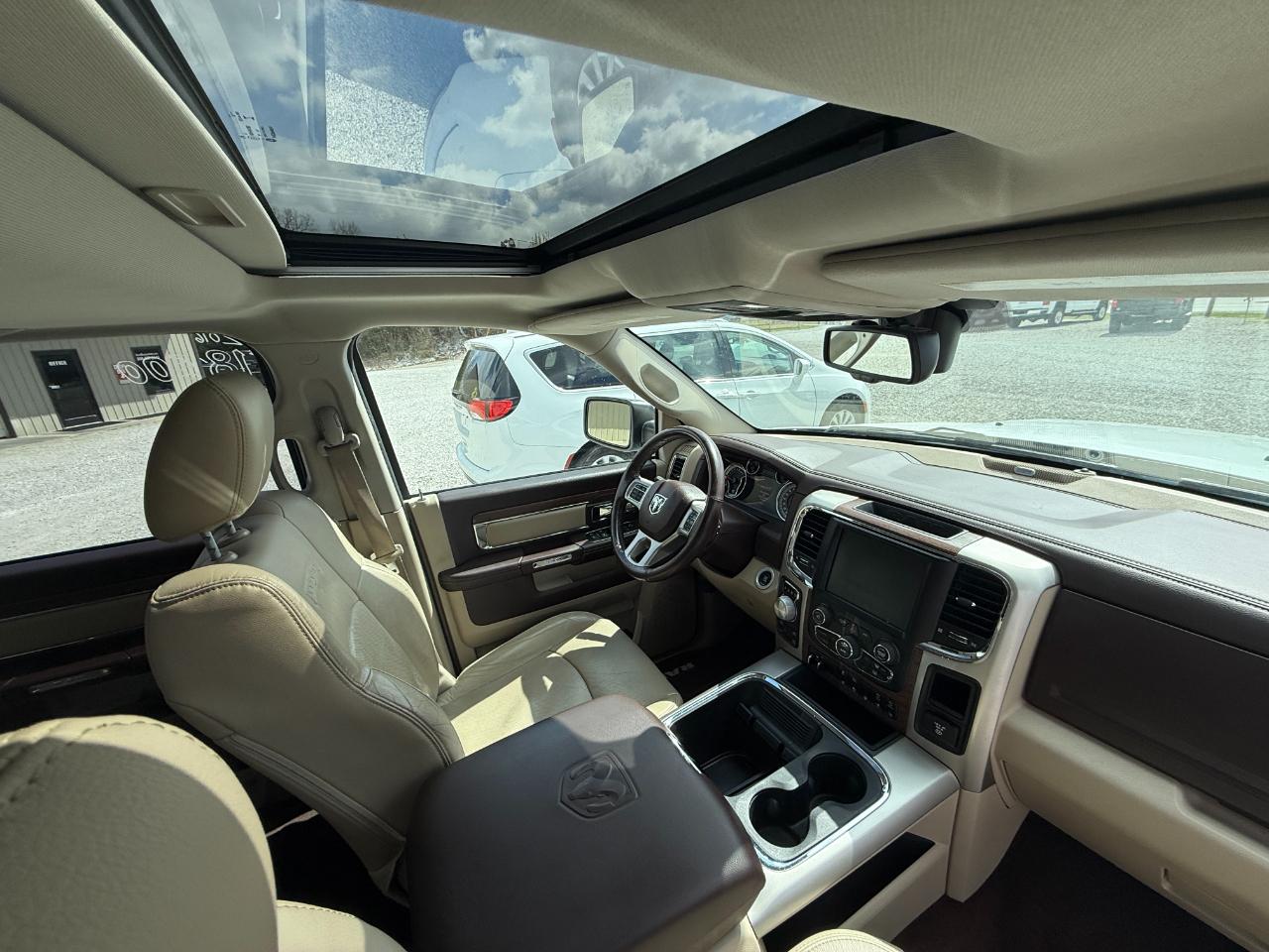 RAM 1500 Laramie Crew Cab SWB 4WD 2016