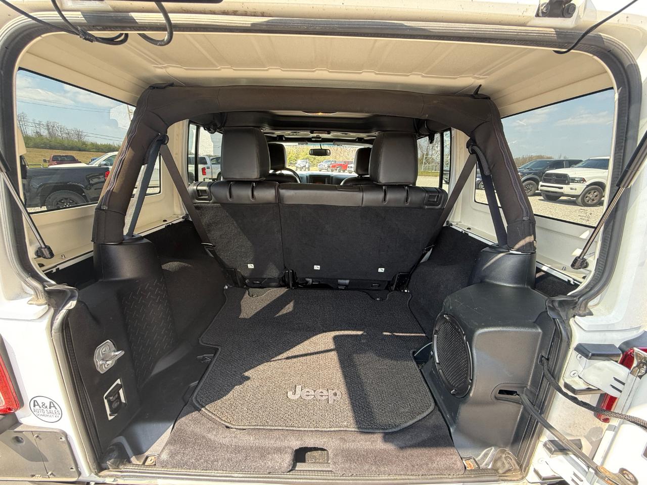 Jeep Wrangler Unlimited Sahara 4WD 2014