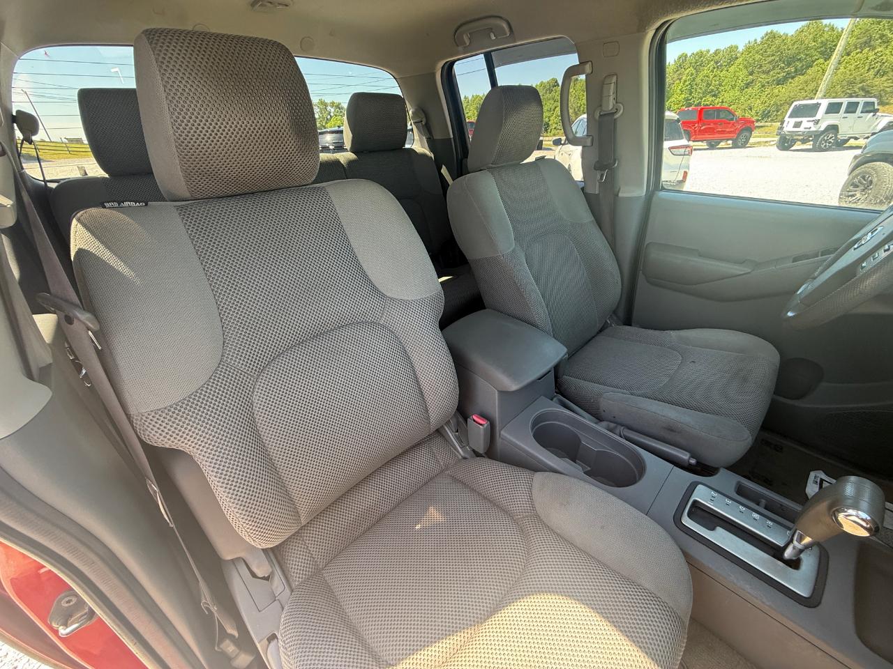 Nissan Frontier LE Crew Cab 2WD 2010