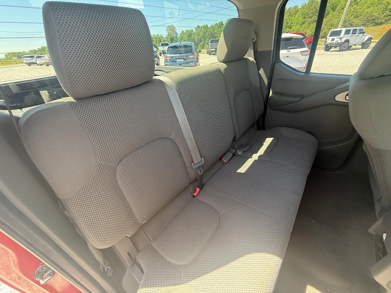 Nissan Frontier LE Crew Cab 2WD 2010