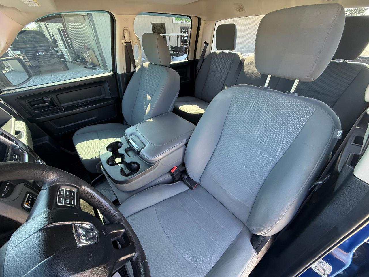 RAM 1500 Tradesman Crew Cab SWB 4WD 2016