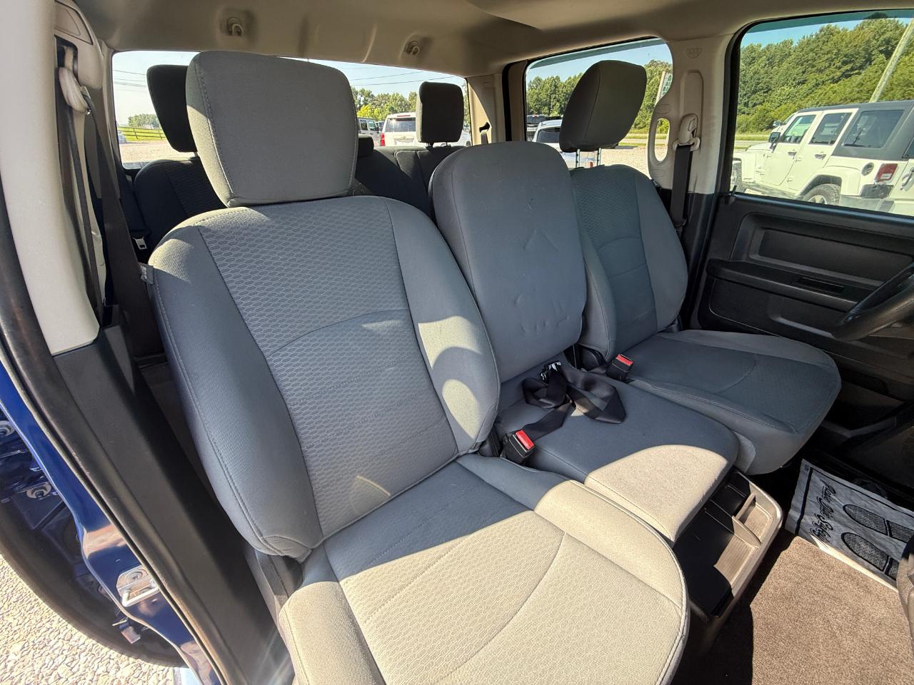 RAM 1500 Tradesman Crew Cab SWB 4WD 2016