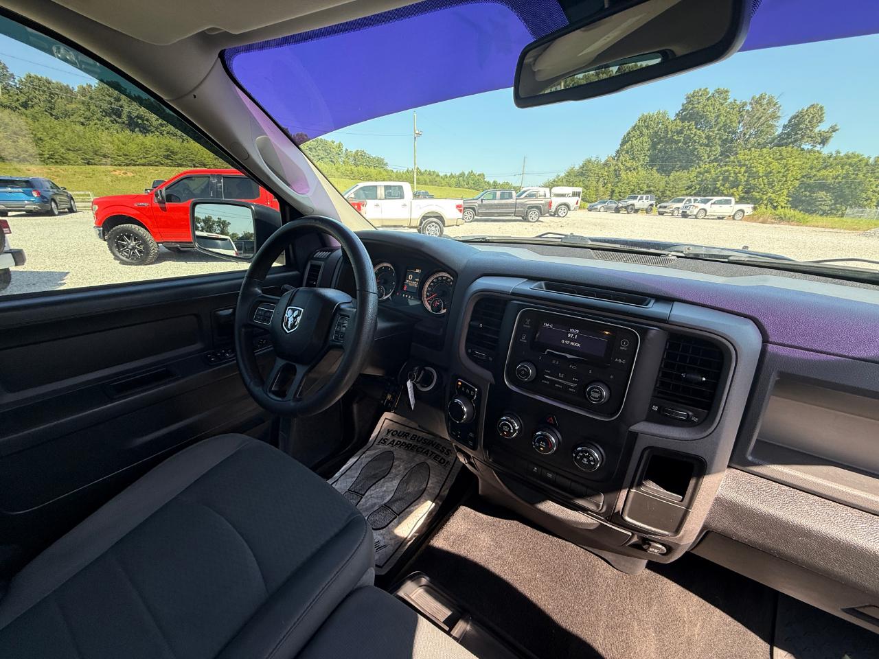 RAM 1500 Tradesman Crew Cab SWB 4WD 2016