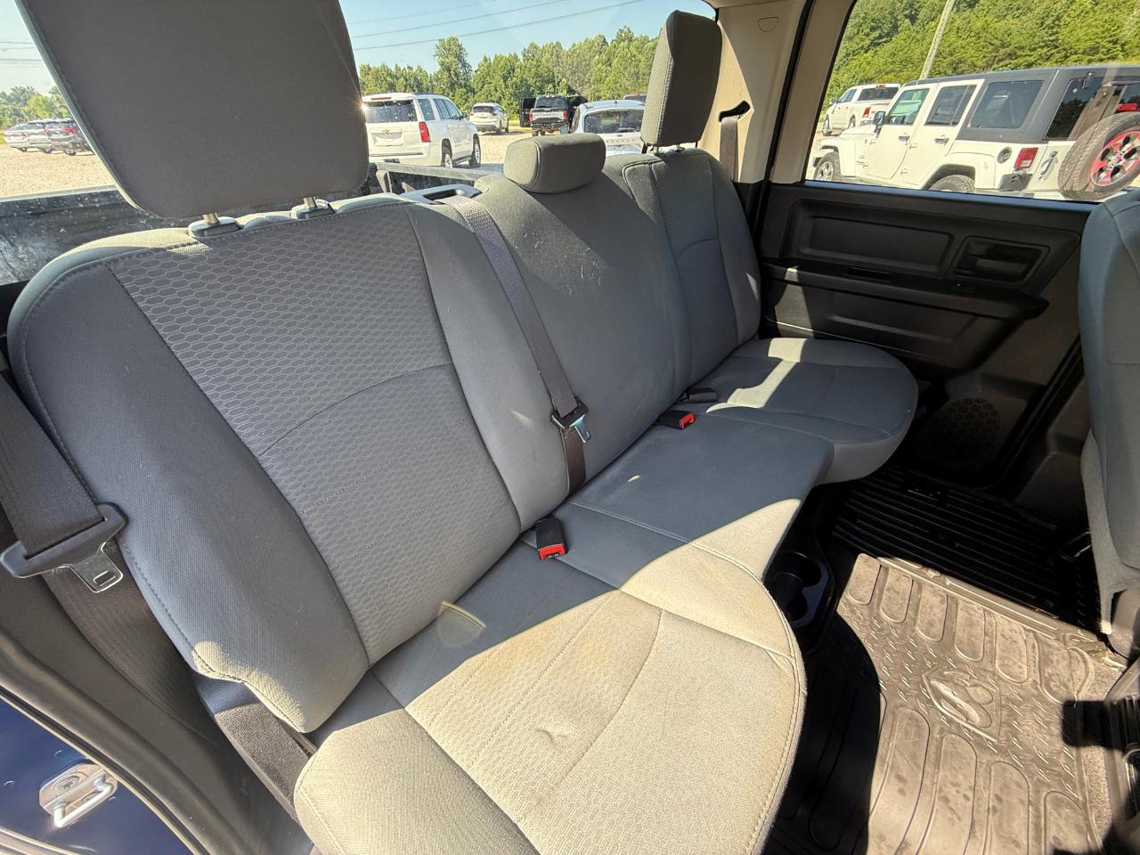 RAM 1500 Tradesman Crew Cab SWB 4WD 2016
