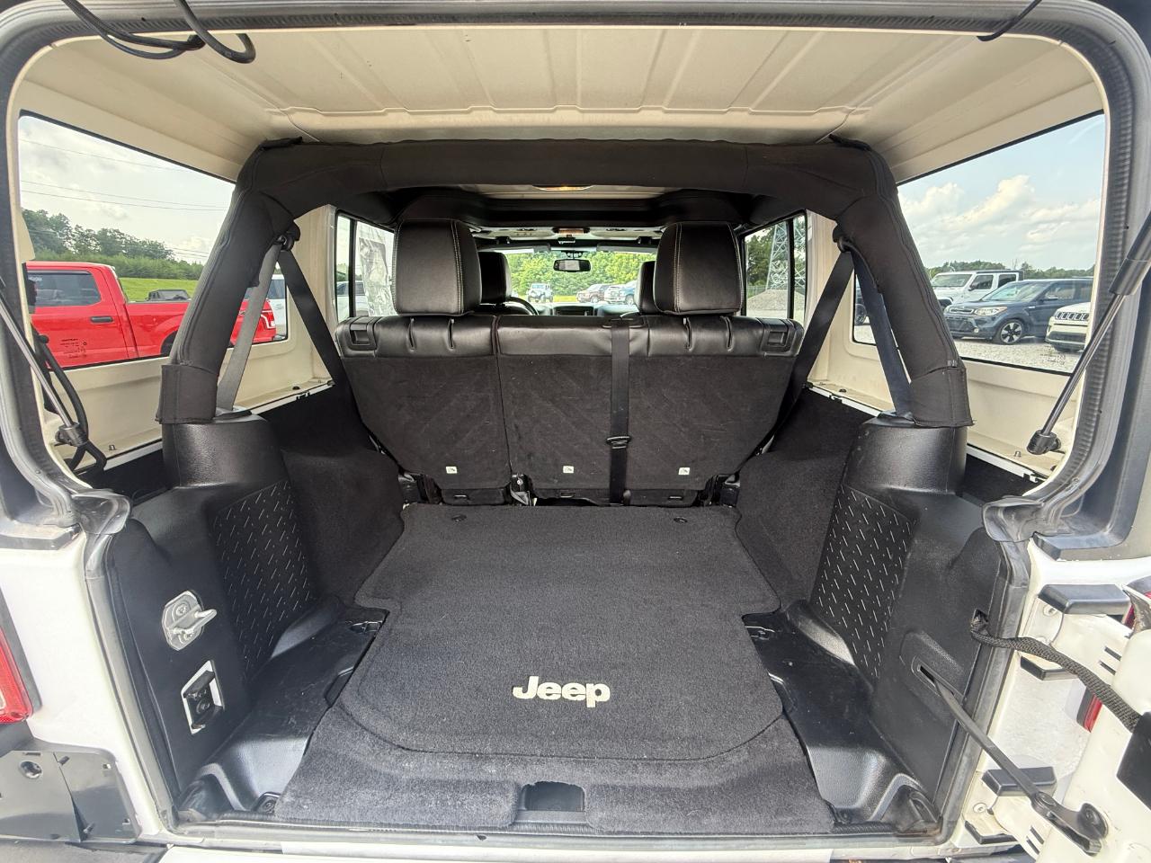 Jeep Wrangler Unlimited Sahara 4WD 2016