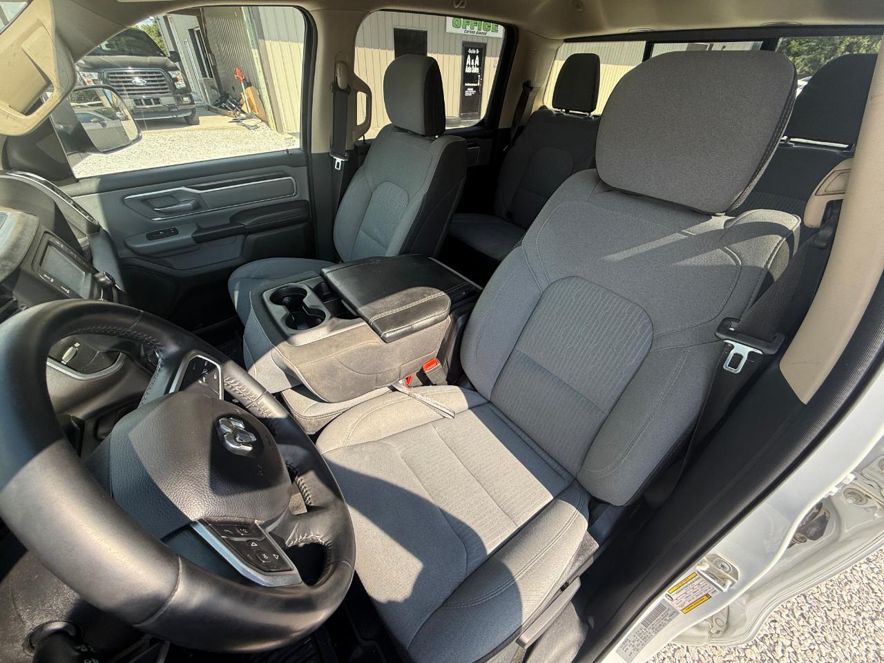 RAM 1500 Big Horn Crew Cab SWB 4WD 2020