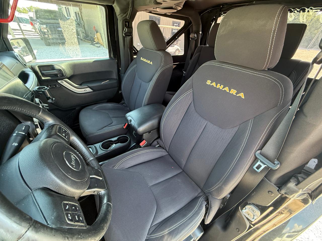 Jeep Wrangler Sahara 4WD 2013
